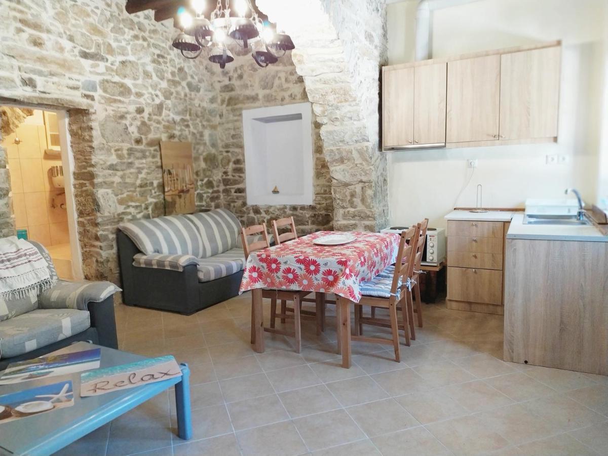 Traditional Family House, Ground Floor With Yard Koronos Exterior photo