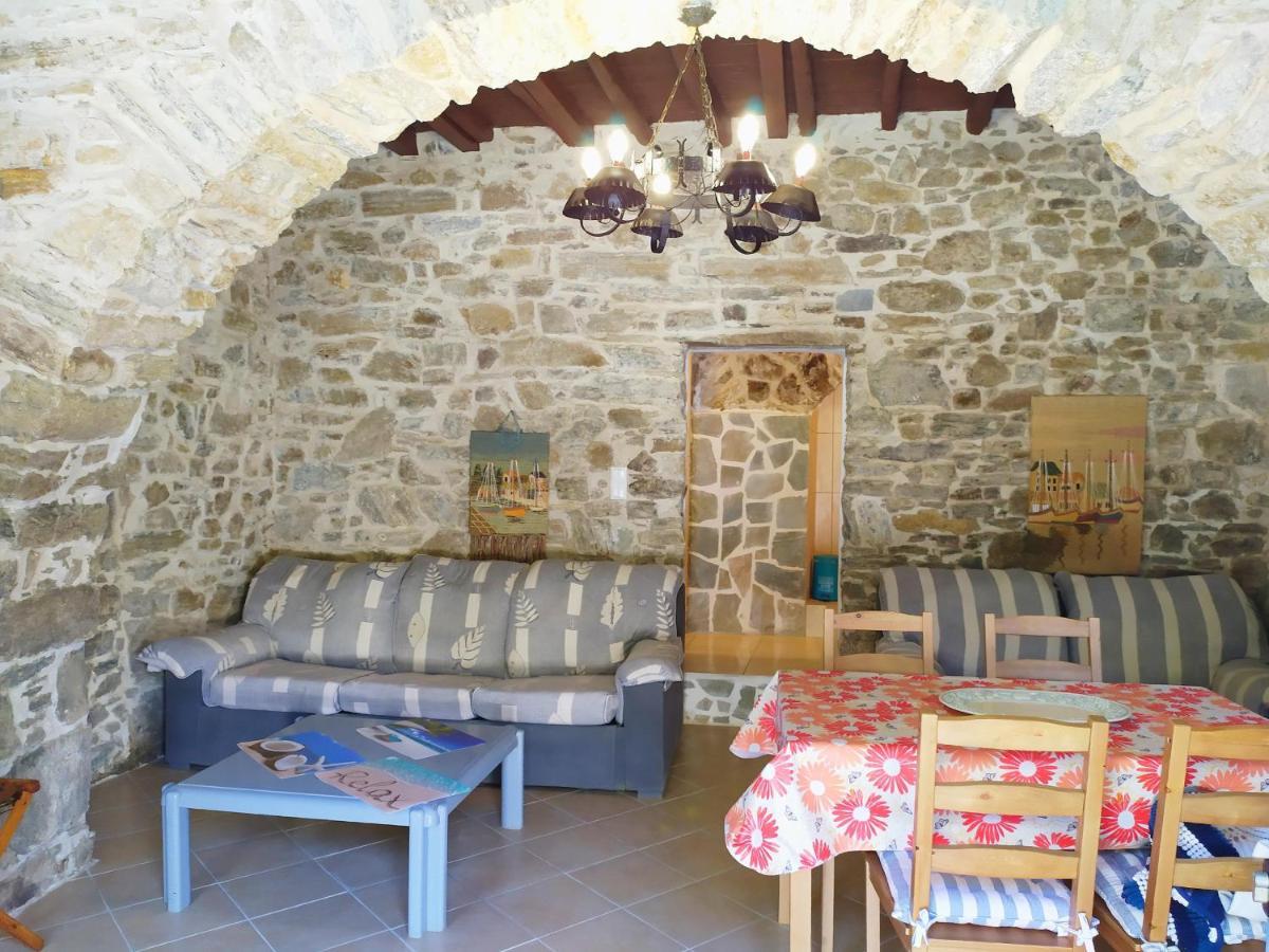 Traditional Family House, Ground Floor With Yard Koronos Exterior photo