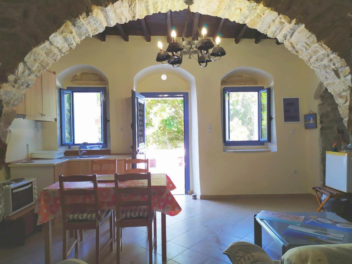 Traditional Family House, Ground Floor With Yard Koronos Exterior photo